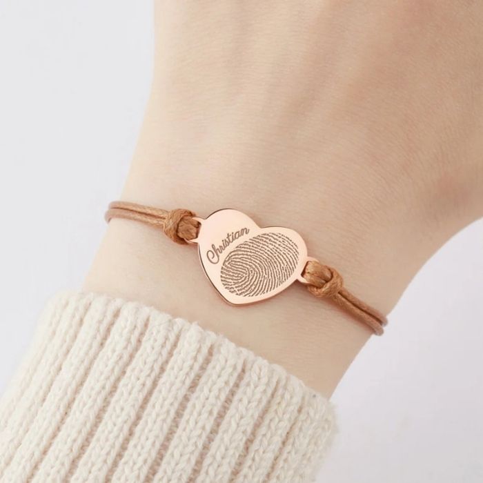 Armband mit Fingerabdruck auf Schmuck